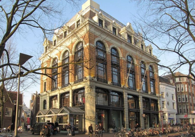 Rituals flagshipstore in een historisch hoekpand aan de Amsterdamse gracht