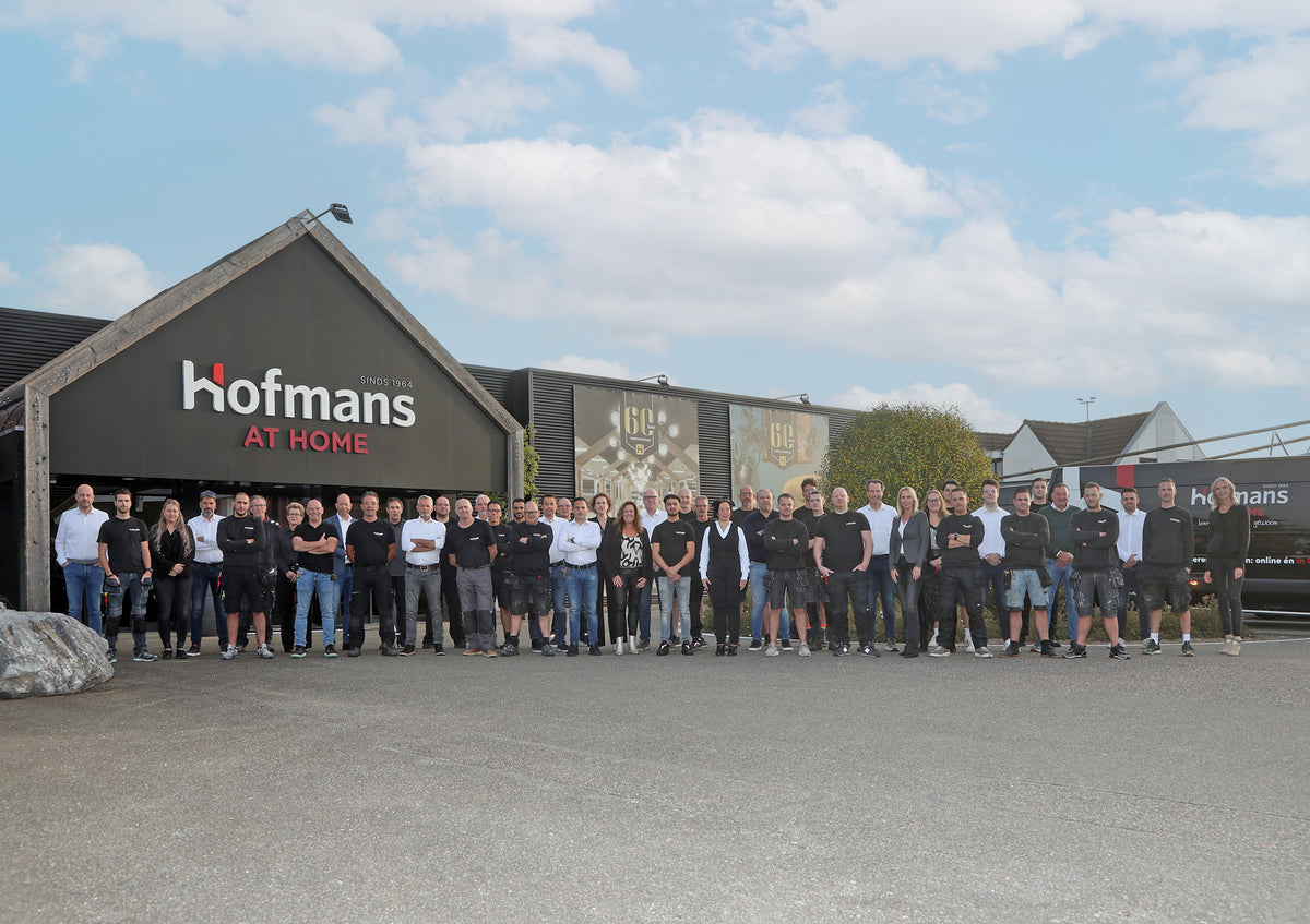 Team van Hofmans at Home in Cuijk, dat staat voor de zekerheid van vakmanschap en persoonlijk interieuradvies in de grootste showroom van Nederland.