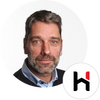 Specialist Rob bij Hofmans at Home in Cuijk, onderdeel van het team in de grootste showroom van Nederland.