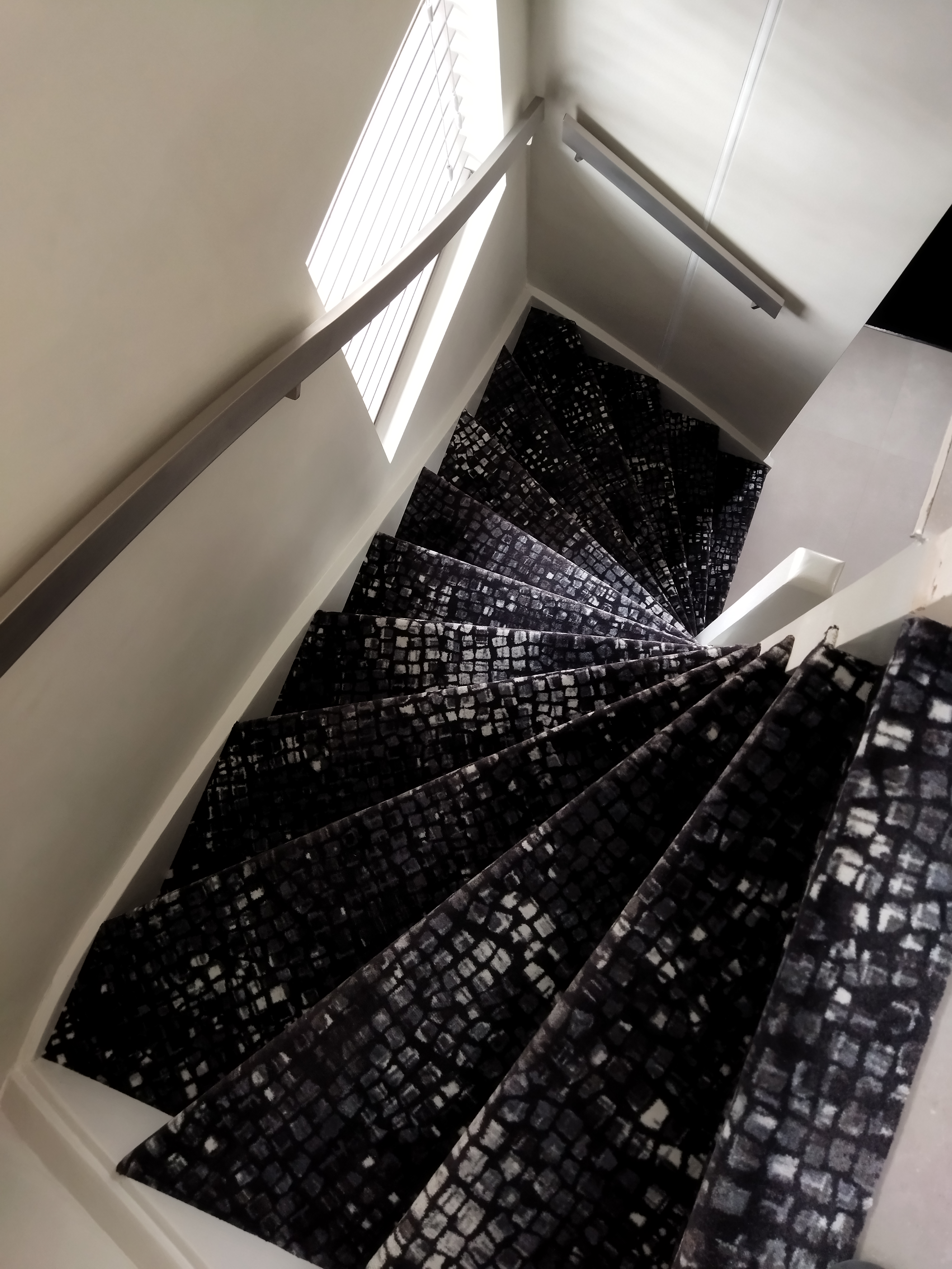 pad Leerling Collega Bekijk trapbekleding met tapijt, vinyl, PVC, marmoleum of traploper in onze  showroom